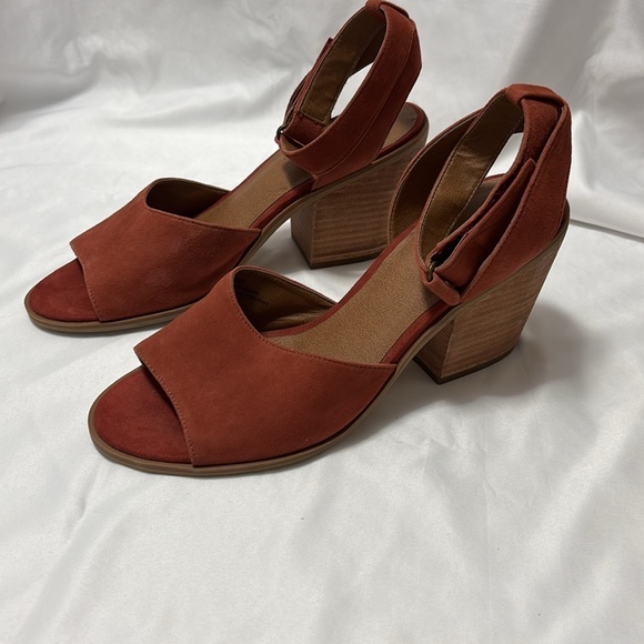 Susina Ilsa Sandals Wood Block Heel 8 - Picture 4 of 10